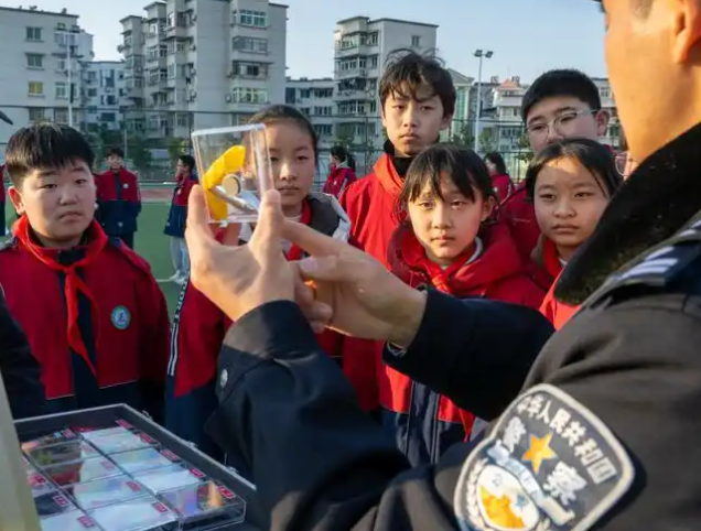 不断夯实基础教育高质量根基为孩子们的健康成长撑起一片蓝天 不断夯实基础教育高质量根基为孩子们的健康成长撑起一片蓝天