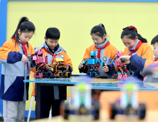 青少年在主动学习着手试验实践探求中科技梦想培养科技精神 青少年在主动学习着手试验实践探求中科技梦想培养科技精神