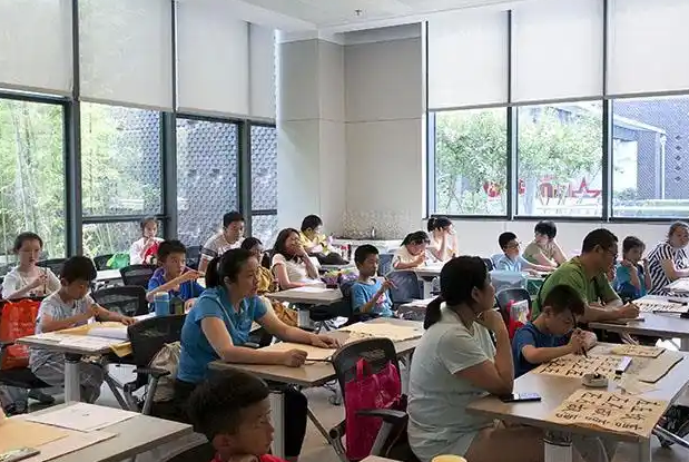 校园80%的学生参加了课后服务开设了十多种特色活动课程 校园80%的学生参加了课后服务开设了十多种特色活动课程