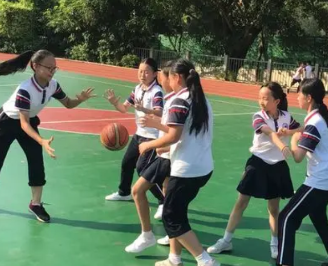 体育教师怎样安排他们体育活动他把课上的细节写得特别生动